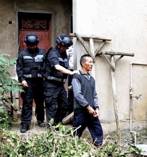 76岁阿婆16岁少女双双被杀害轰动台州昆明的系列强奸杀人案犯潜逃22年后在昆落网