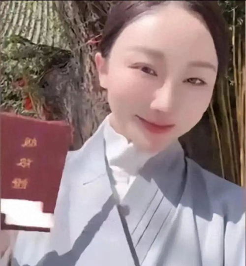 生3娃宝妈在寺庙持证当尼姑美艳打扮开豪车炫富视频流出
