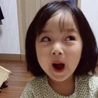 头像萌娃小女孩搞怪的搞怪的小女孩超萌头像