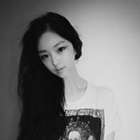 扎着麻花辫的女生头像视觉黑白个性女头你存在,我深深的脑海里