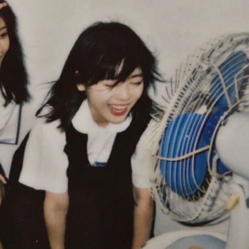 ins复古女头