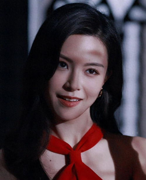 同样是气质型美女,文咏珊莫斯科行动备受好评,她却被嘲油腻耍酷
