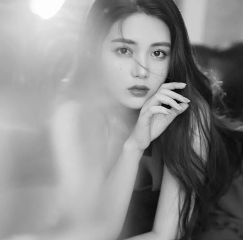 气质女生头像天气预报说今天没有风,看来得挨饿了