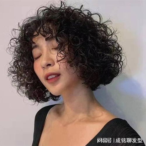 女人过了50岁尽量别留短卷发,推荐9款港风卷发,时髦大气又减龄