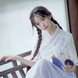 十里玉兰春更甚,古风女头晚来迟