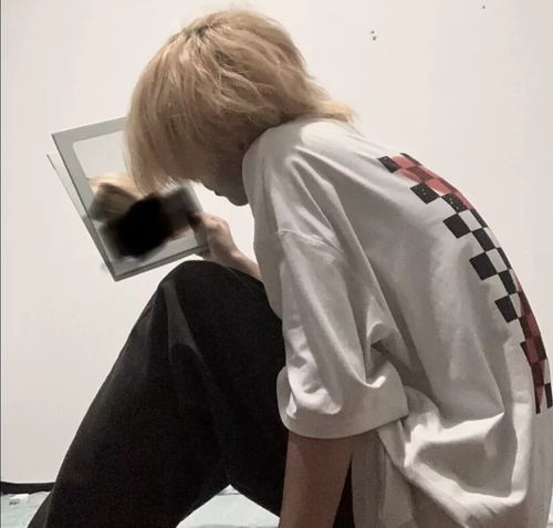 不露脸的男生头像