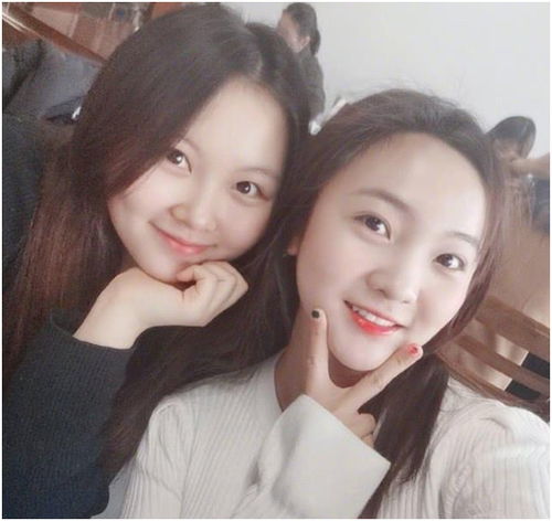 奥运女孩林妙可晒照,披肩长发肌肤白嫩,戏精同学太抢戏