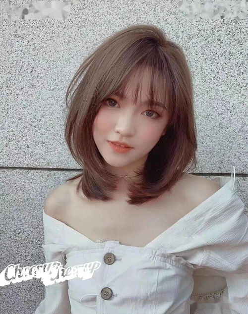 美女锁骨发呀