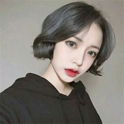 气质短发女生头像,短发显得很干净利落吧