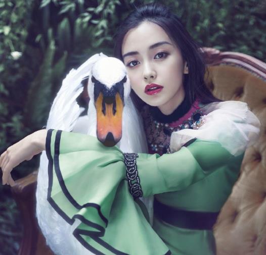 baby马天宇吻戏曝光baby笑容甜美仙气十足,头发被指像腊肠