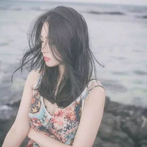 一觉醒来发现身边躺着一个美女,她居然要我那样