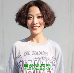 小卷中分泡面头发型造型