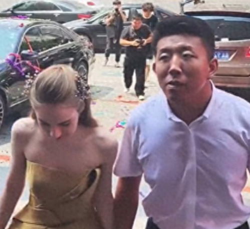 洋妞零彩礼嫁中国小伙,被质疑占中国市场男女颜值差距太大