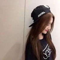 qq头像反戴帽子的女生