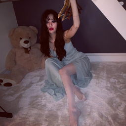 金泫雅妖艳烟熏妆,泫雅还真就是挺个性,烟熏妆的她着实太妖艳