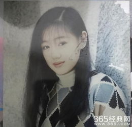 薛佳凝在39岁这年剪了短发,还是那个笑漾于眼的清澈少女