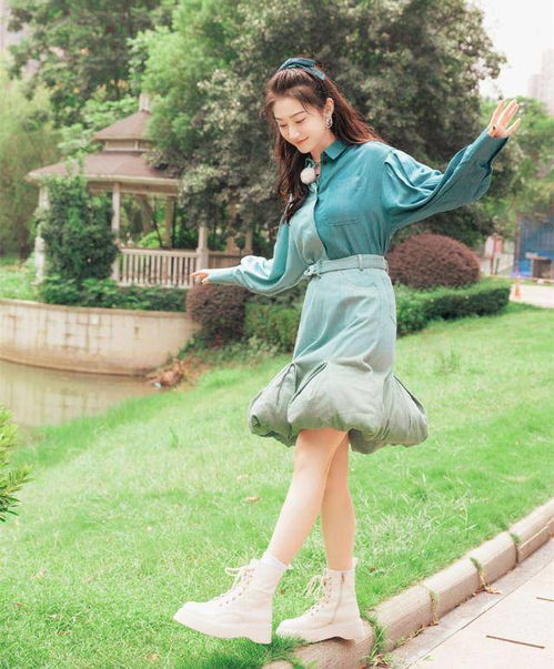 景甜的少女气好明显,33岁这样穿减龄又显气质,搭配马丁靴好聪明
