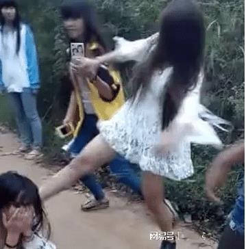 随着央媒的介入,事情越来越清晰