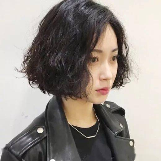 女短发烫发发型图片