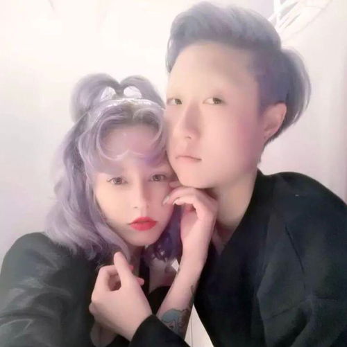 小龙女吴卓林与女友新照辣眼睛,蕾丝姐妹情深深意浓浓