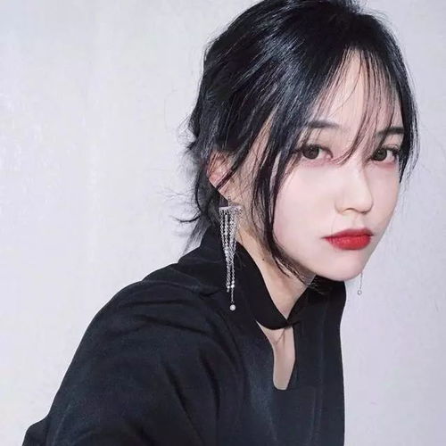 女头每天都因为屁大点事就高兴也因为屁大点事就偷偷难过