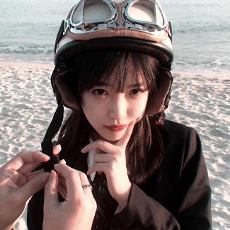 美女网红直播跳舞,离开美颜和滤镜,跟普通人没啥两样