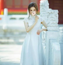 学不老女神李若彤穿搭,一袭白色清新连衣裙,仙气飘飘十足