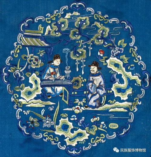 晚清汉族蓝色缎五彩绣十二团窠人物纹广袖女袄中的吉祥纹样装饰艺术