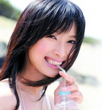 日本最美女议员辞职当女优香艳写真曝光