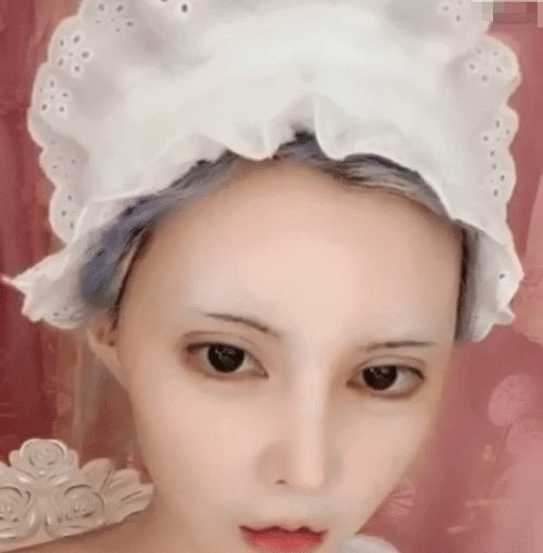 真人芭比迪丽拉素颜照被曝光,看清她的五官,上帝果然是公平的