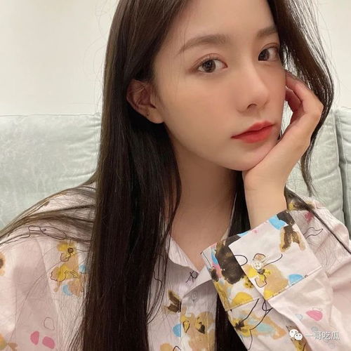 高颜值美女自拍照甜美笑容清纯可人