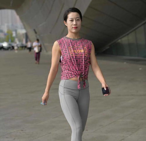穿无痕打底裤的女神,造型才能远离沉闷感,尽显霸气