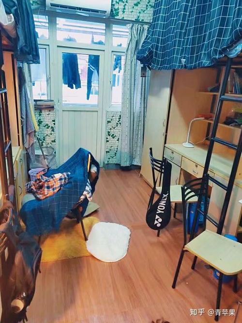 南京财经大学福建路校区女生宿舍是什么样的,有桌子衣橱吗,有图可以看吗