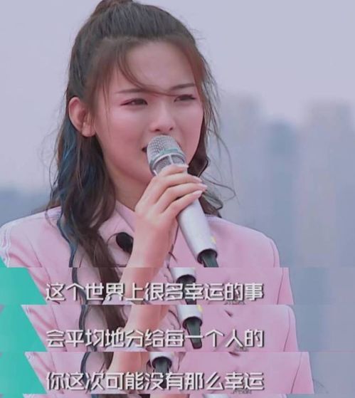 杨超越换黑头像,连发3条信息,网友文章没断句,愣是没看懂