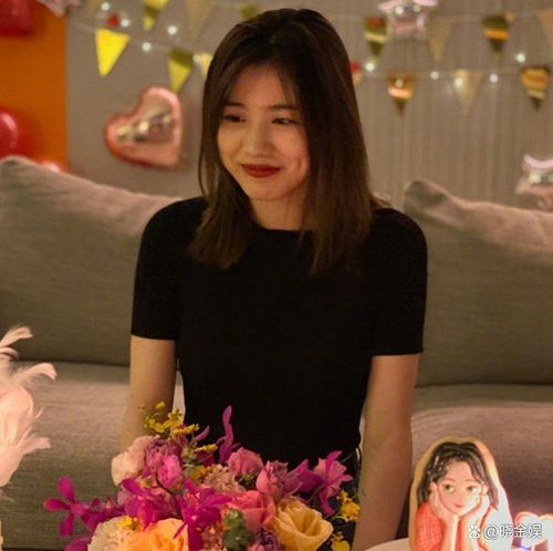 汪峰生日趴拍全家福,长女颜值出众清纯可爱形象完胜后妈章子怡