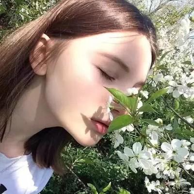 好看的欧美女生微信头像,装出万事顺遂的样子