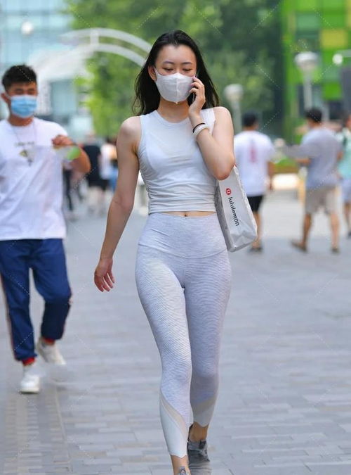 中年女性应该怎么穿稳重的成熟风和减龄的少女系都可以选择