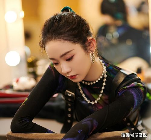 硬糖少女最新造型,全员黑色套装,赵粤接上长发,陈卓璇双马尾