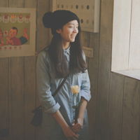 求黑色戴帽子的女生头像