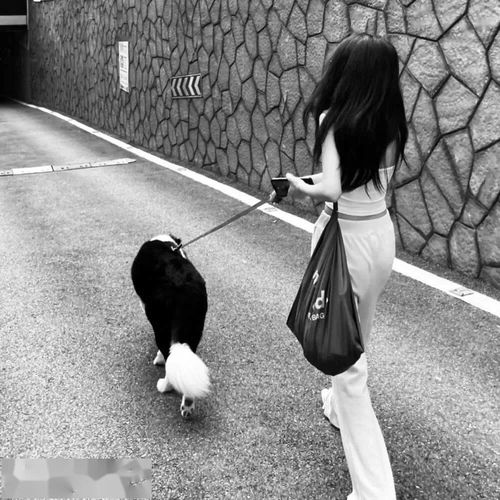 高级质感黑白女生头像