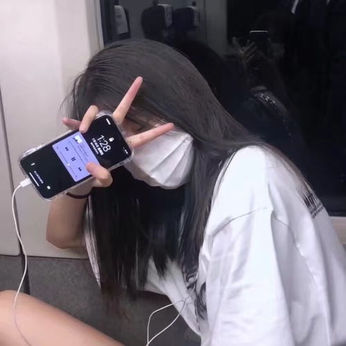 带神秘感的口罩女生头像