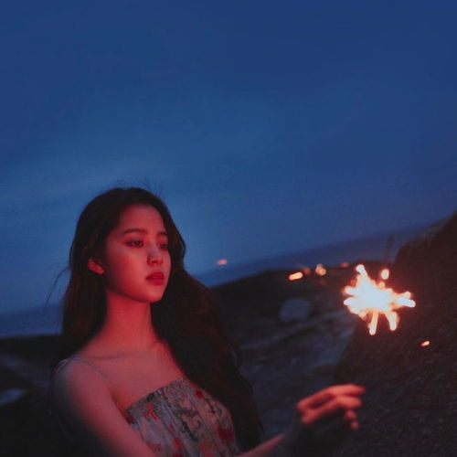 小女生的裙子该怎么搭配看欧阳娜娜的穿搭就知道了,满满清新风