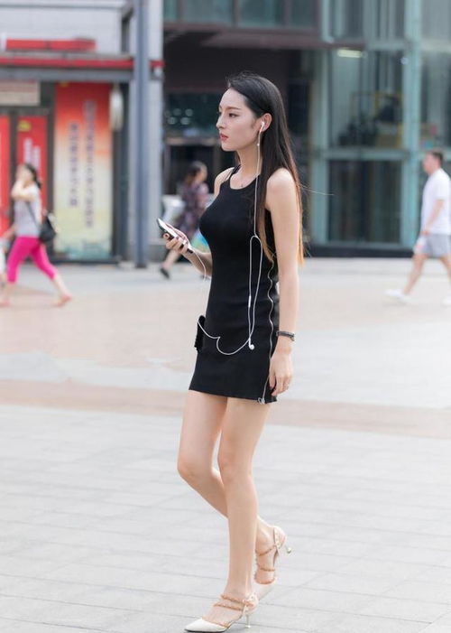 简约小套装十分的清凉,衬托出一个人的高冷气质