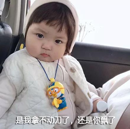 幽默笑话当年的小女孩长成了大姑娘,还在那里卖花