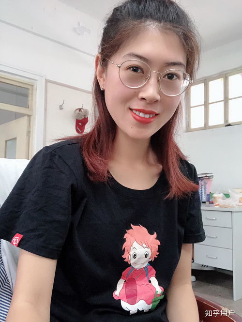 戴眼镜的女生适合哪种短发发型