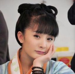 杨幂罕见古装旧照曝光皮肤水嫩眼神灵气十足图