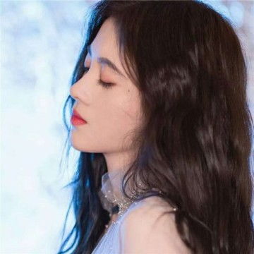 青春美少女头像图片白色恋人