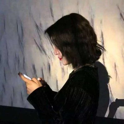 超酷黑暗系女生头像超潮女生抽烟头像