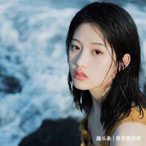 开心一刻鸭子和螃蟹赛跑,同时到达终点,难分胜负,裁判说