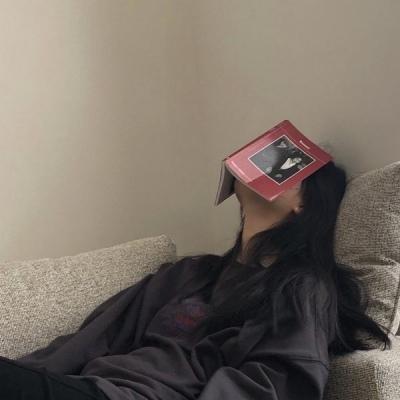 气质微丧女生头像